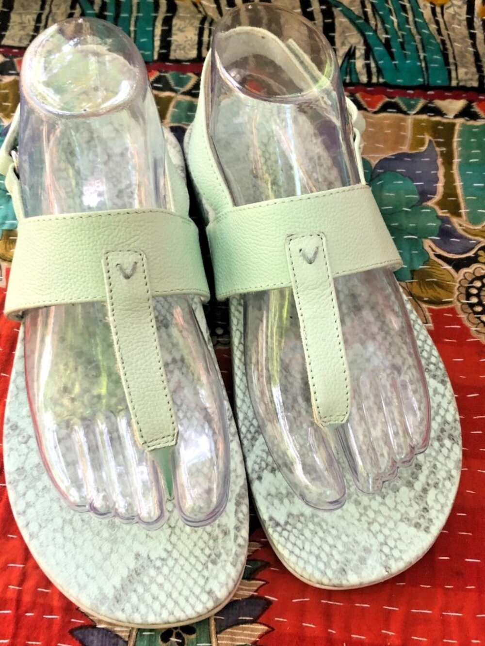 Vionic Tala T Strap Sandals Thong Seafoam Green Snakeprint US 7.5